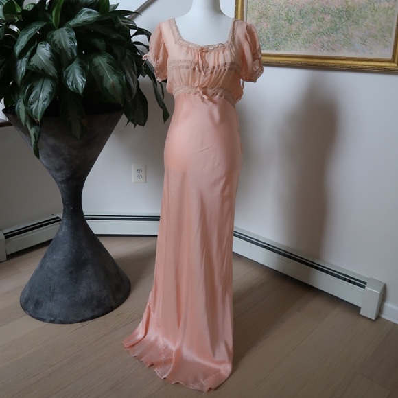 VINTAGE SILK DRESS - FITS SIZE XS/S - Picture 1 of 4